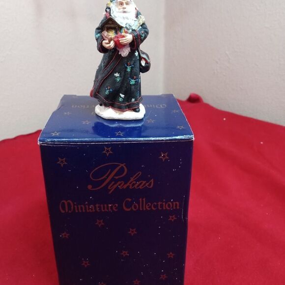 Pipka's Czechoslovakia Santa Limited Edition Miniature Figurine - Picture 2 of 10